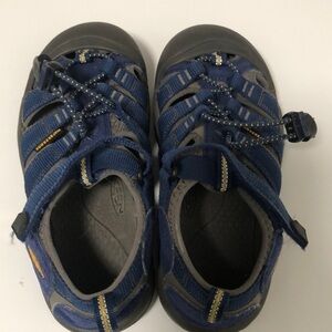 Keen waterproof sandals in navy blue and grey